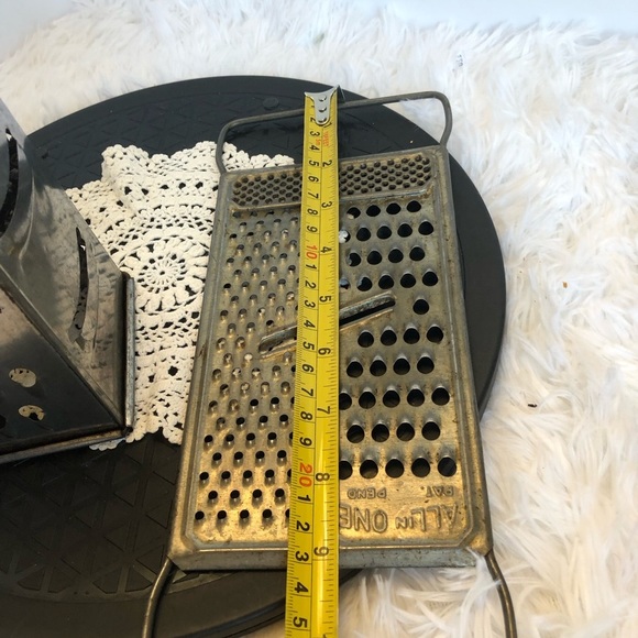 Set of Vintage Graters Box Grater and Flat Grater - Picture 13 of 16